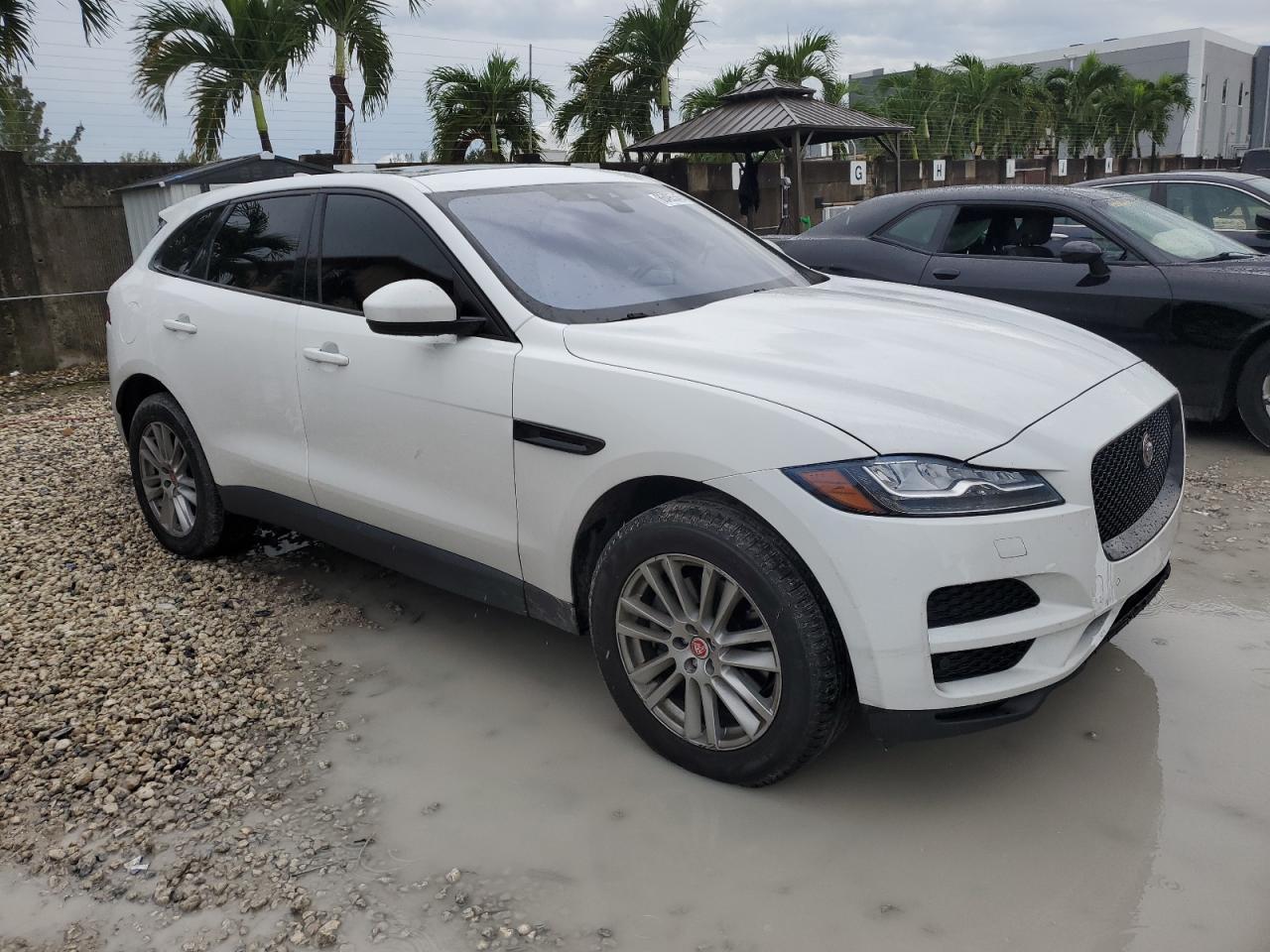 2017 Jaguar F-Pace Prestige - Image 4
