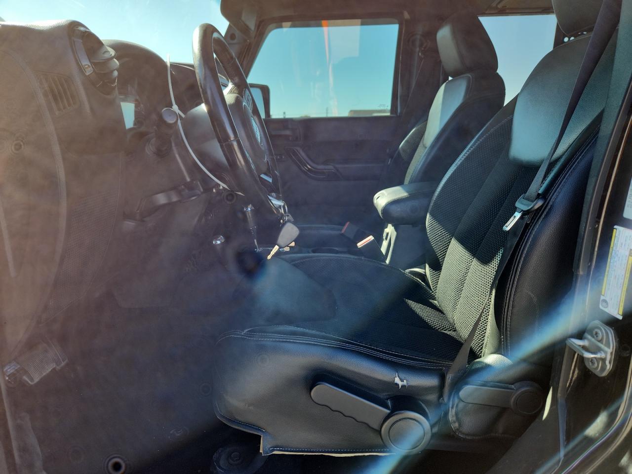 2017 Jeep Wrangler Unlimited Sahara - Image 7