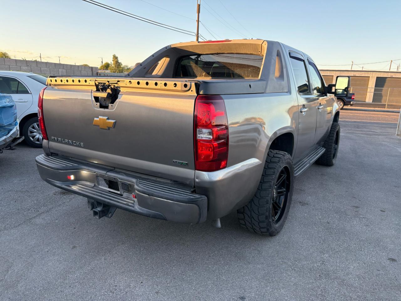 2007 Chevrolet Avalanche C1500 - Image 4