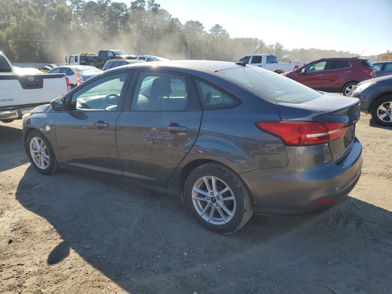 2017 Ford Focus Se - Image 2