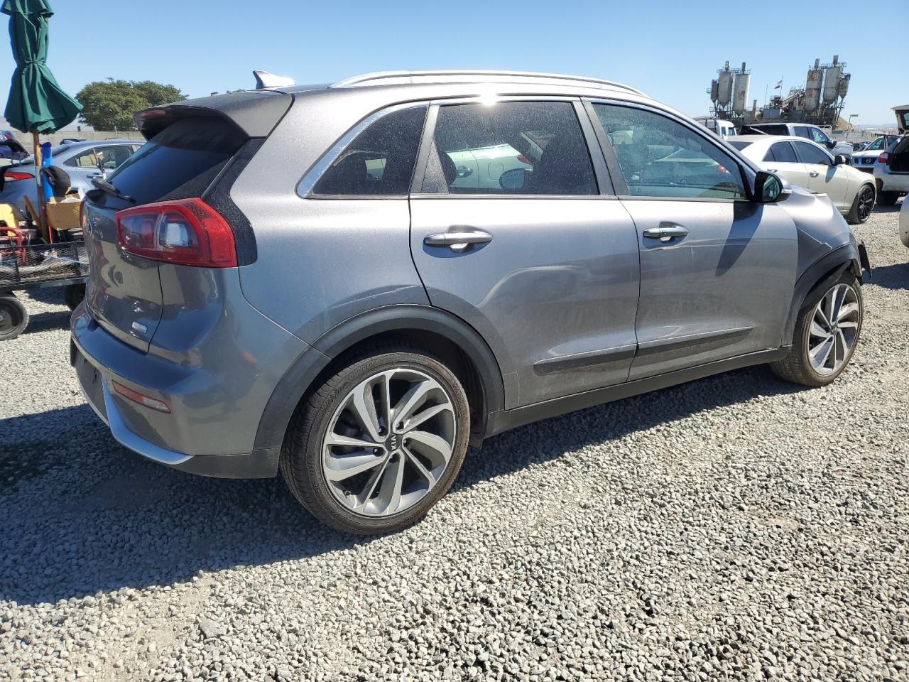 2017 Kia Niro Ex Touring - Фото 3
