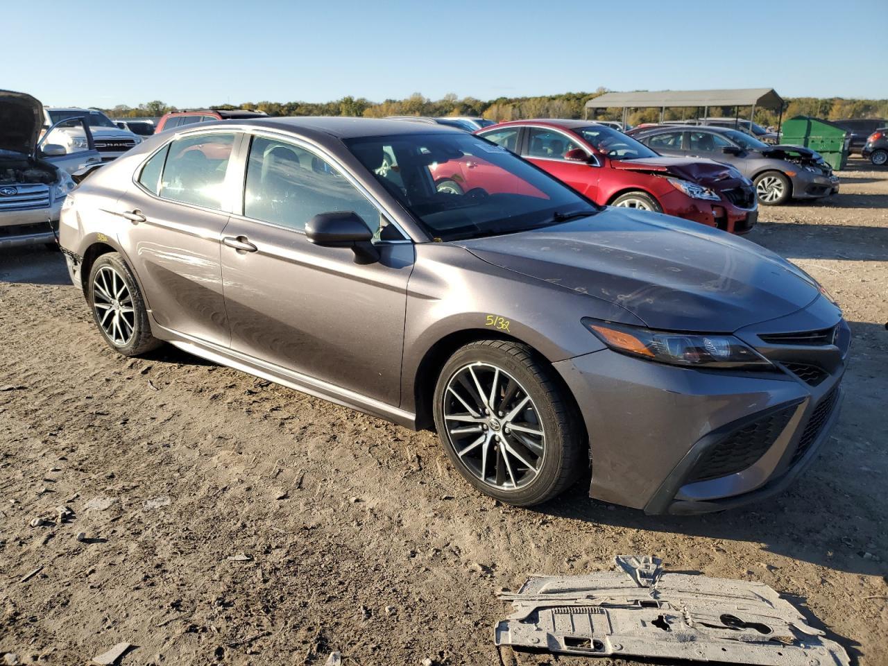 2021 Toyota Camry Se - Фото 4