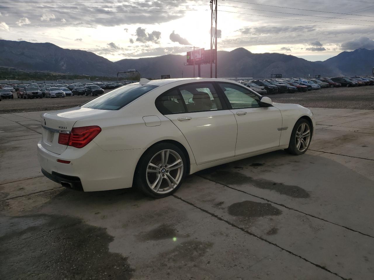 2012 BMW 750 Xi - Фото 3