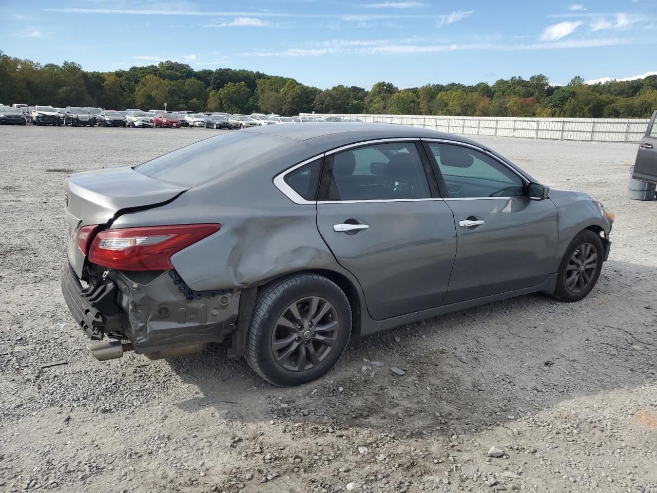 2018 Niss Altima 2.5 - Image 3