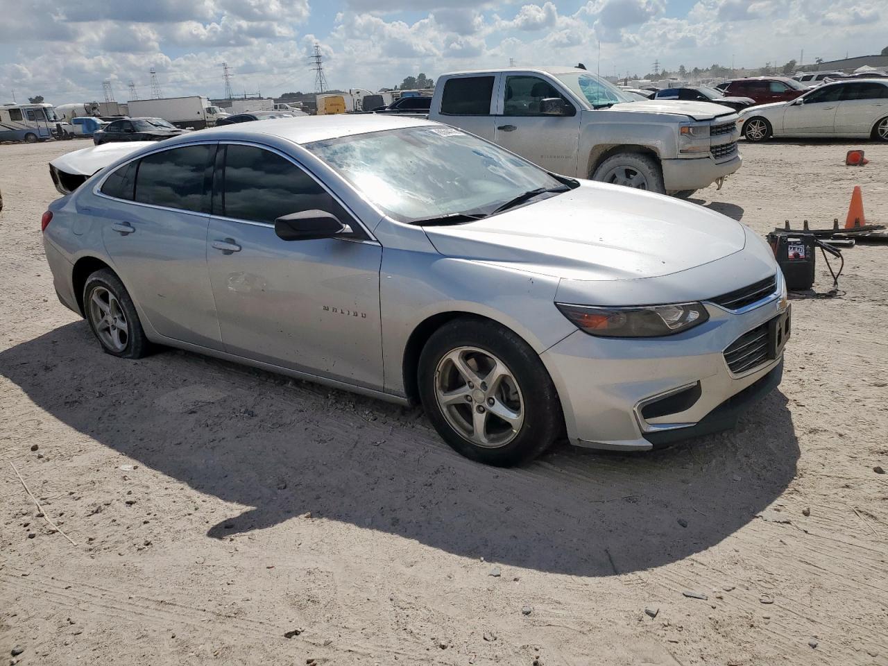 2018 Chevrolet Malibu Ls - Фото 4
