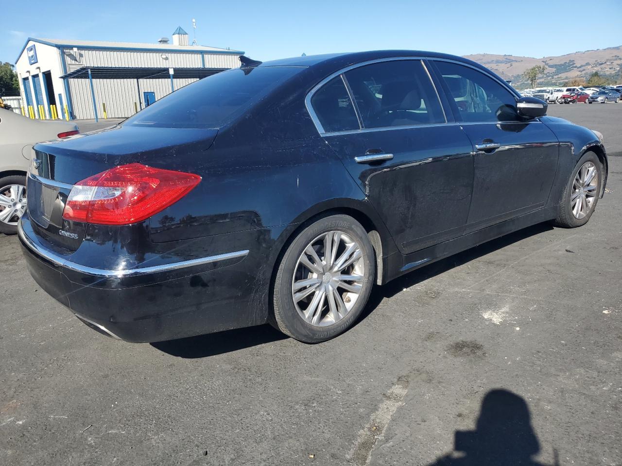 2013 Hyundai Genesis 3.8L - Фото 3
