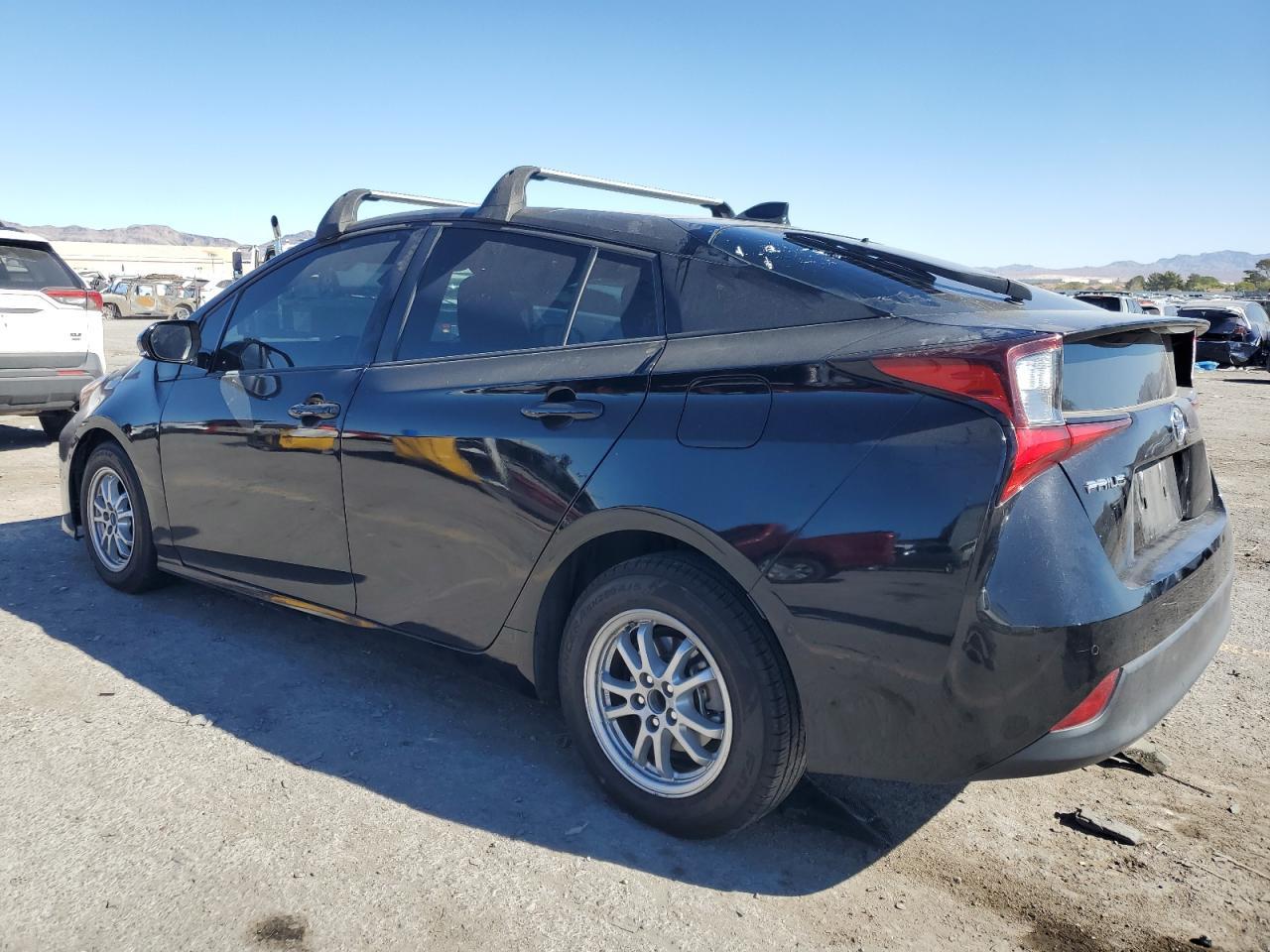 2020 Toyota Prius L - Фото 2