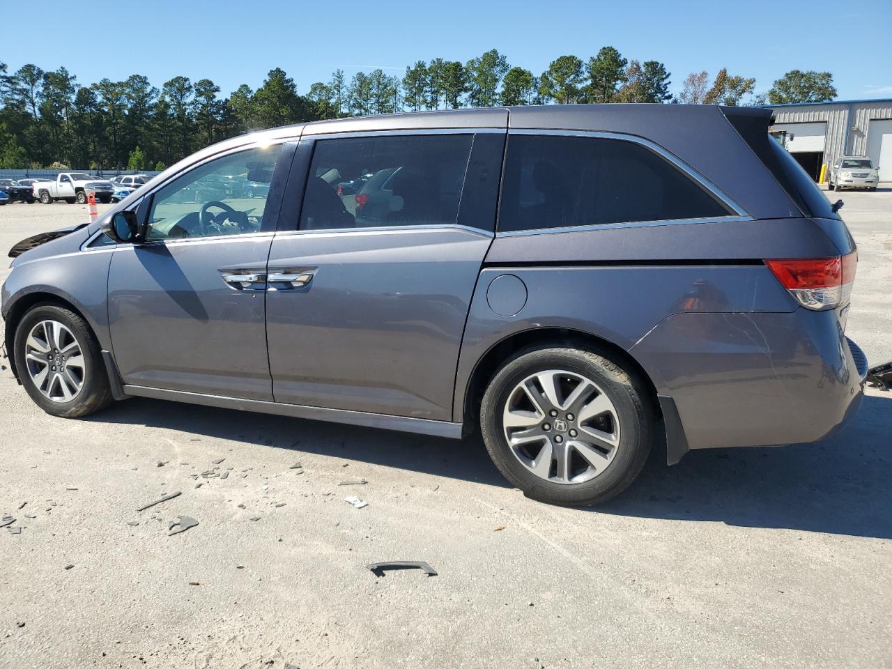 2015 Honda Odyssey Touring - Image 2