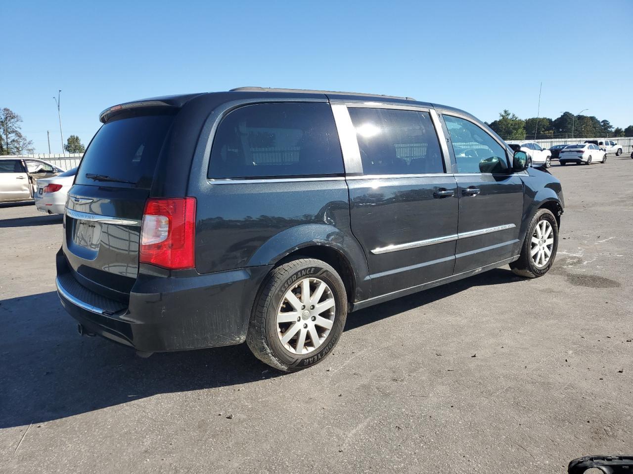 2014 Chrysler Town & Country Touring - Image 3