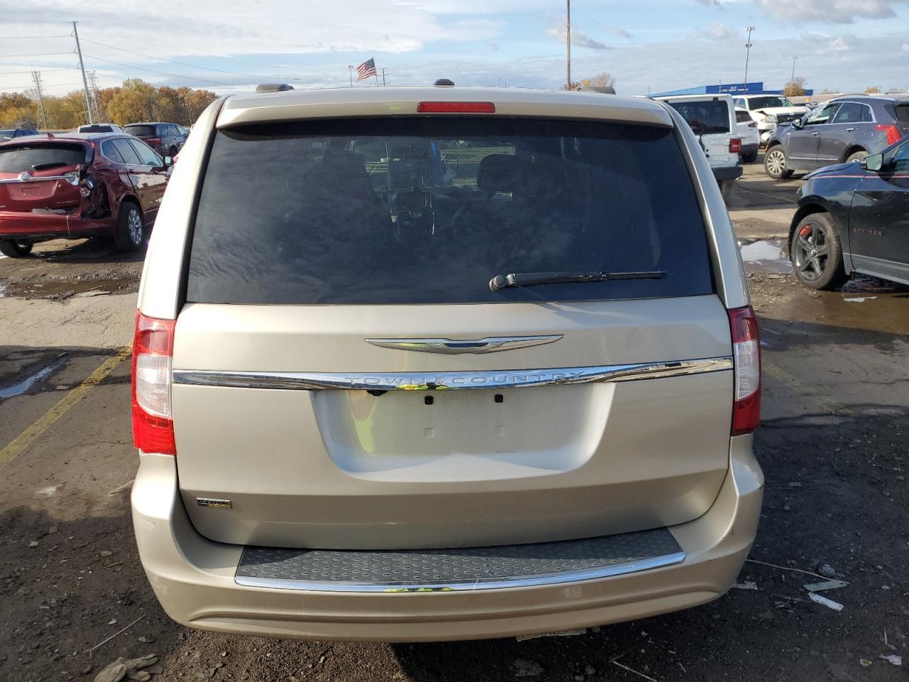 2015 Chrysler Town & Country Touring - Фото 6