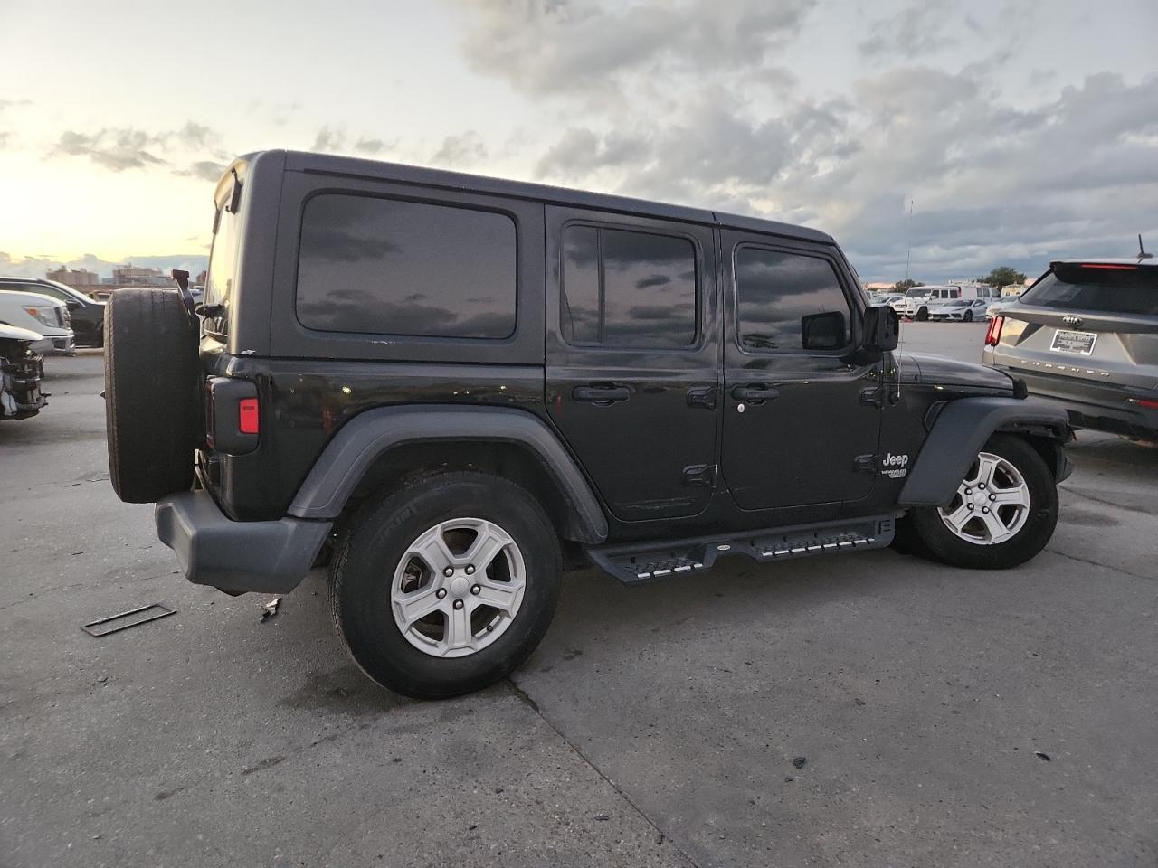 2021 Jeep Wrangler Unlimited Sport - Фото 3
