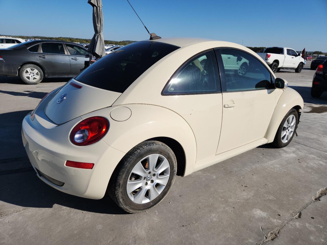 2009 Volkswagen New Beetle S - Фото 3