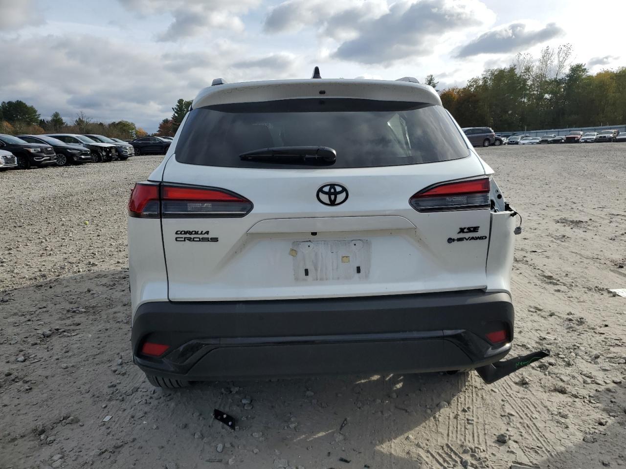 2025 Toyota Corolla Cross Se - Image 6