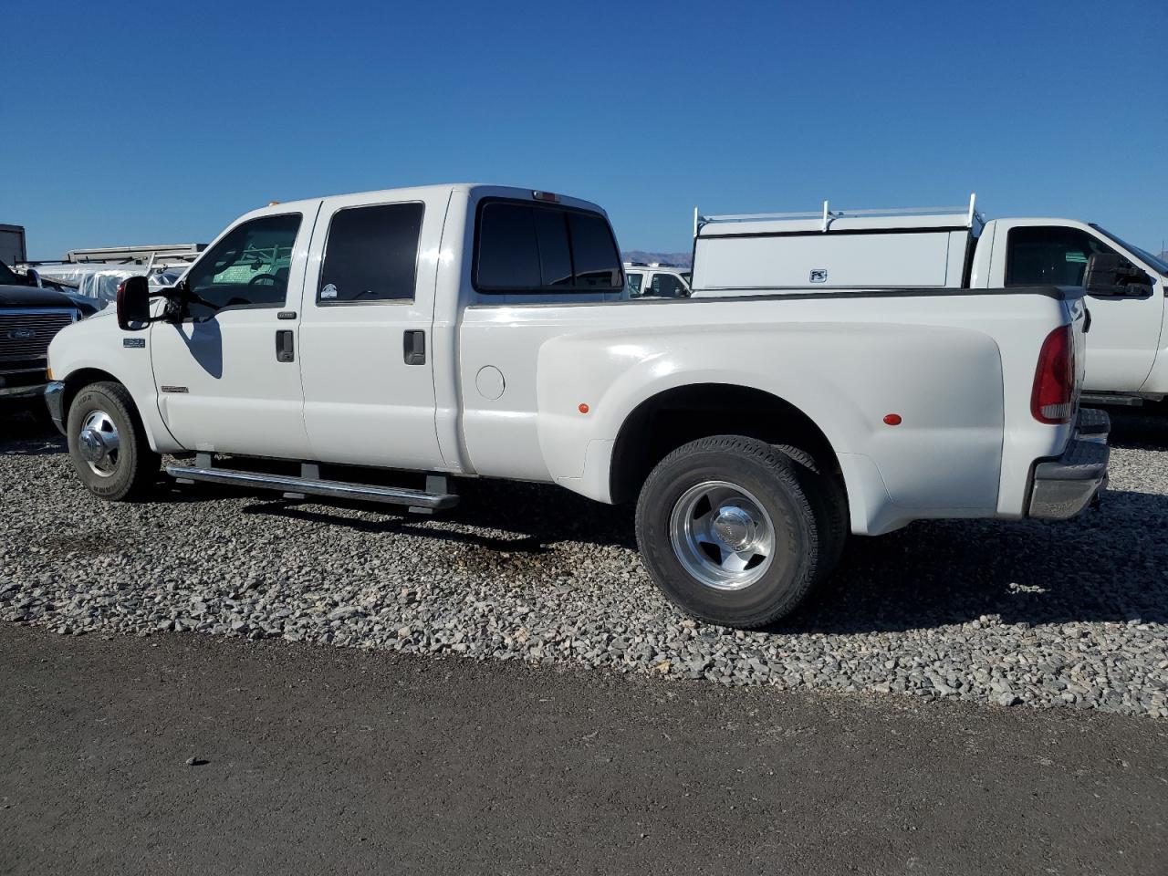 2004 Ford F350 Super - Image 2