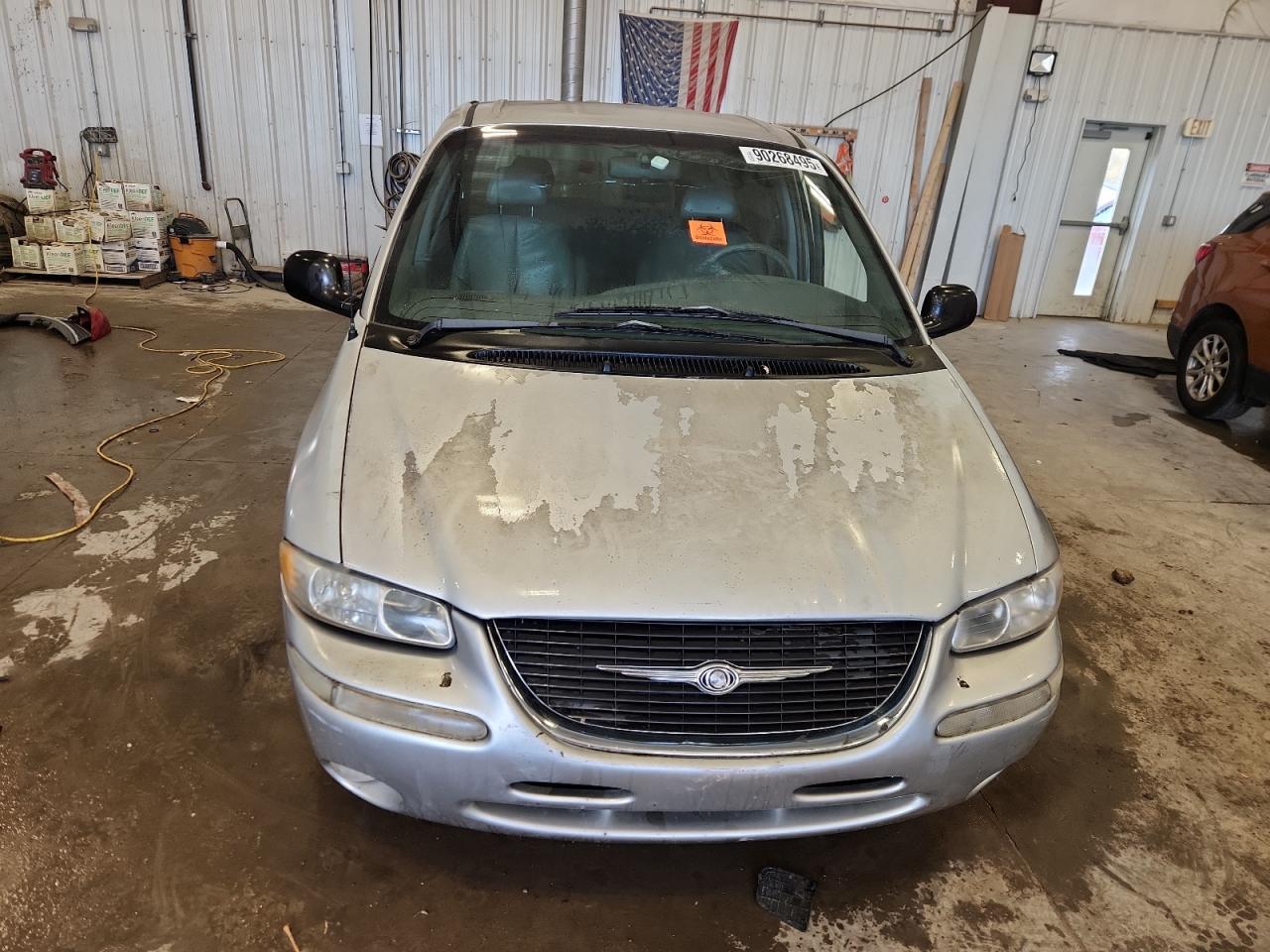 2000 Chrysler Town & Country Lx - Image 5