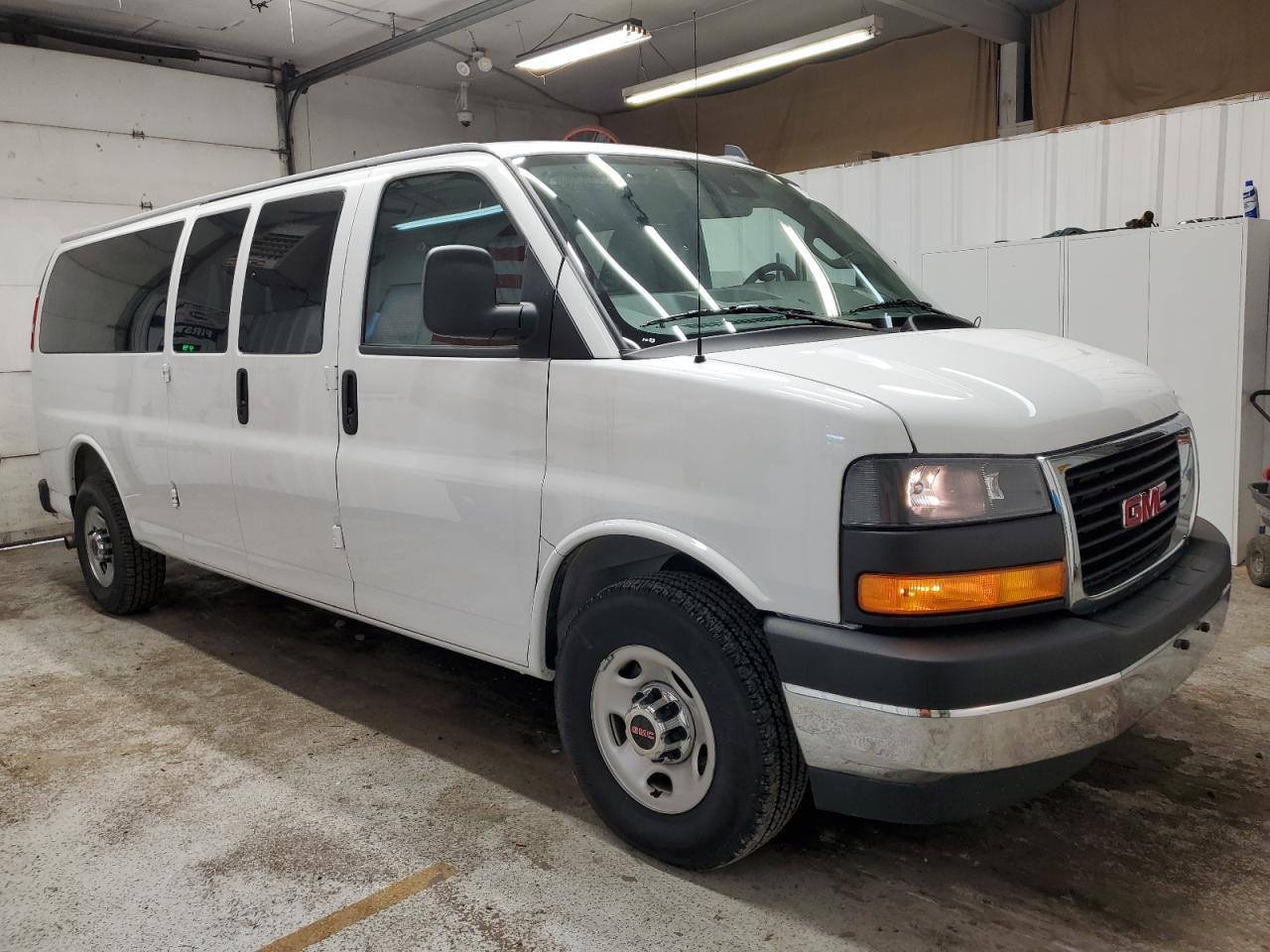 2025 GMC Savana G3500 Lt - Фото 4