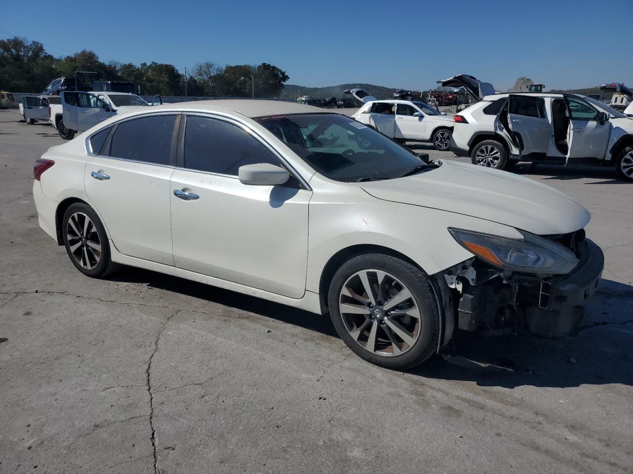 2017 Nissan Altima 2.5 - Image 4