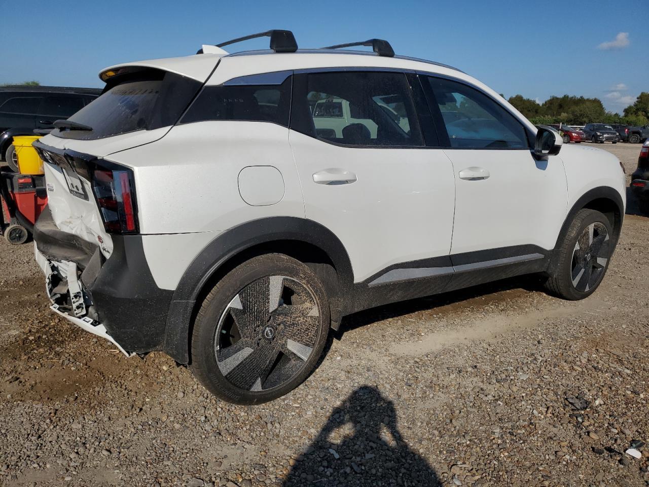 2025 Nissan Kicks Sr - Image 3