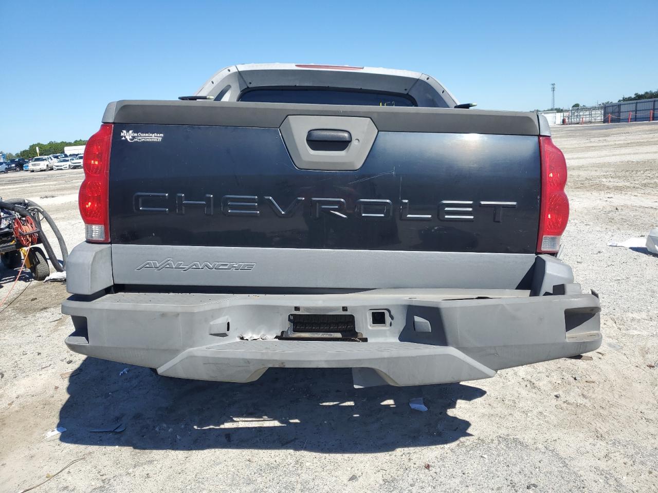 2002 Chevrolet Avalanche C1500 - Image 6