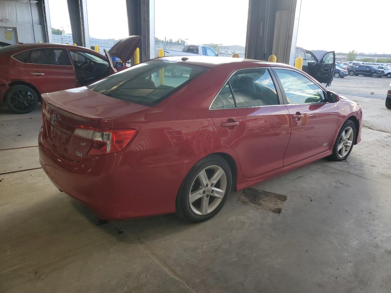 2014 Toyota Camry - Фото 3