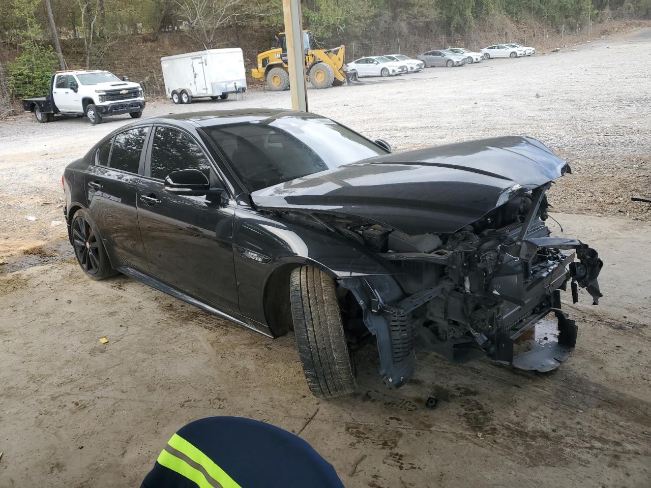 2018 Jaguar Xe R - Sport - Фото 4