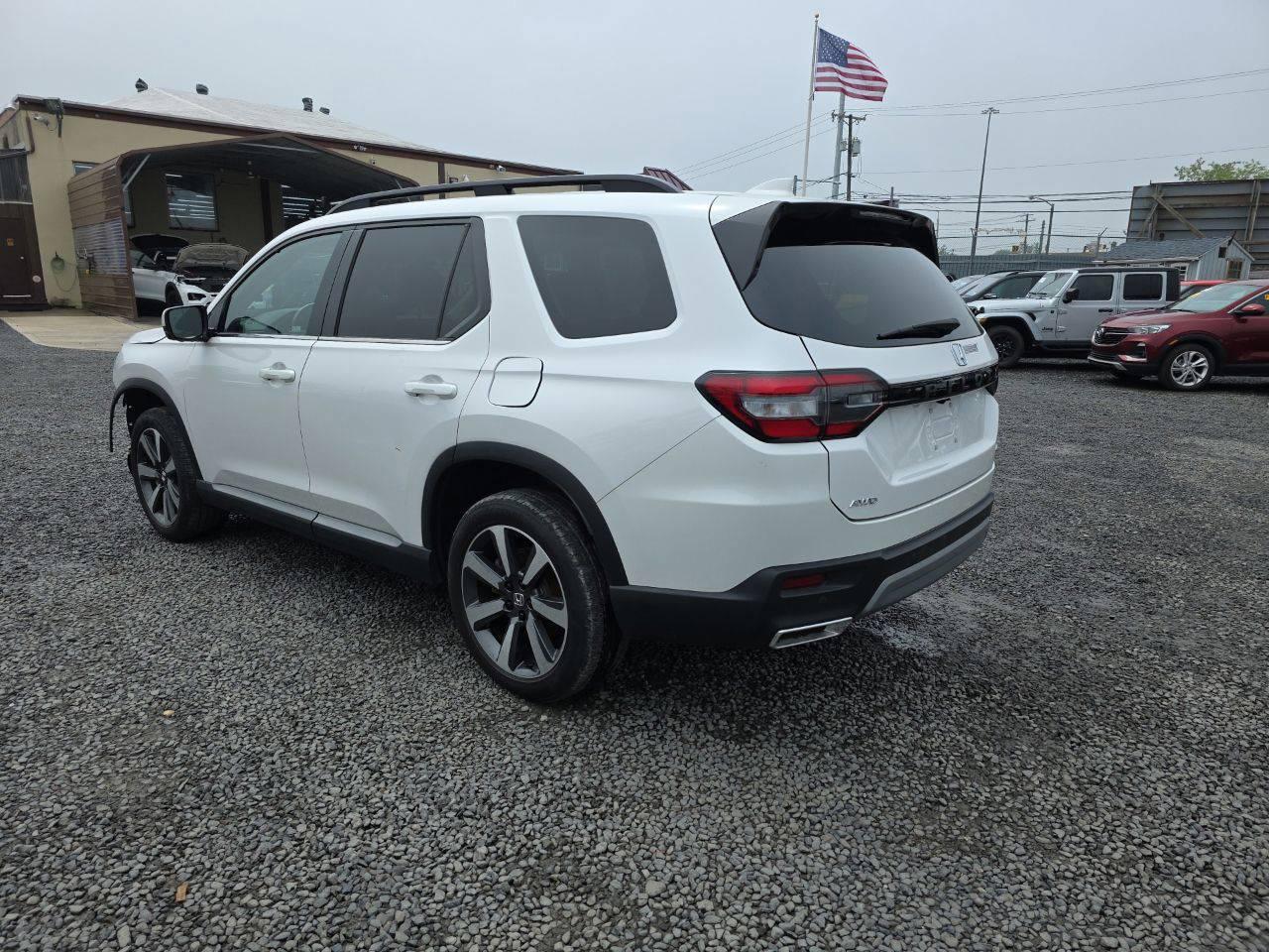 2023 Honda Pilot Elite - Image 2