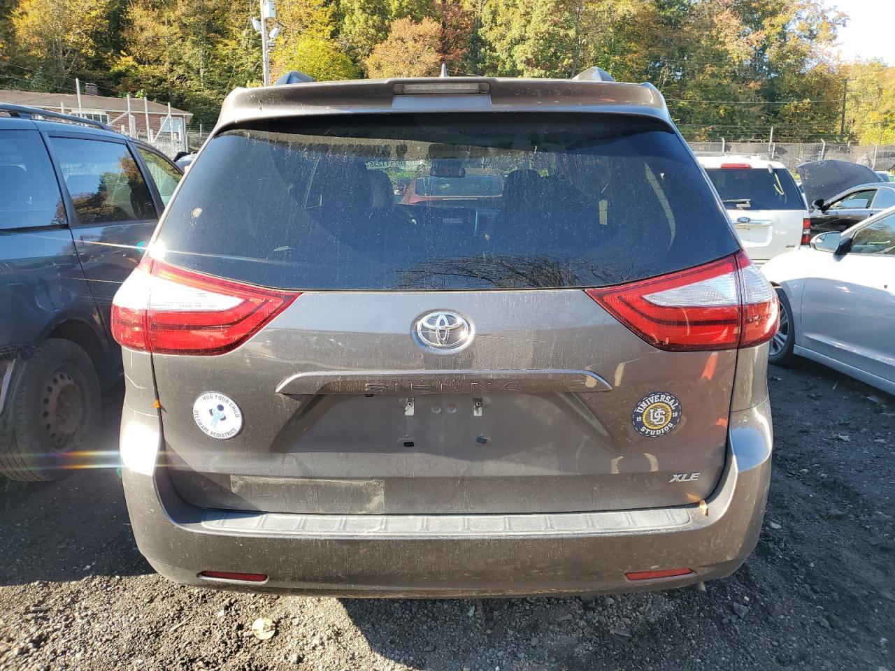 2019 Toyota Sienna Xle - Фото 6