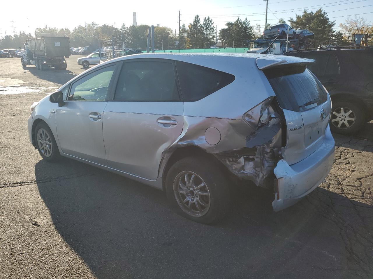 2017 Toyota Prius V - Фото 2