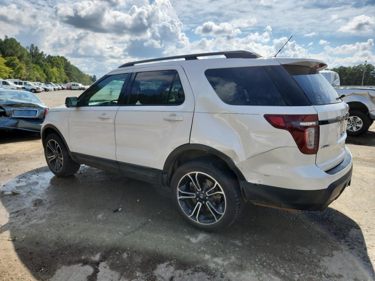 2015 Ford Explorer Sport - Image 2