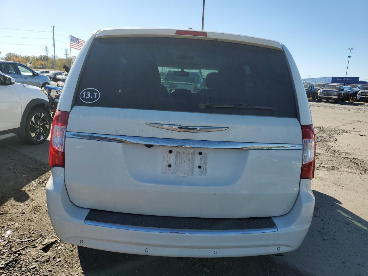 2013 Chrysler Town & Country Touring L - Image 6