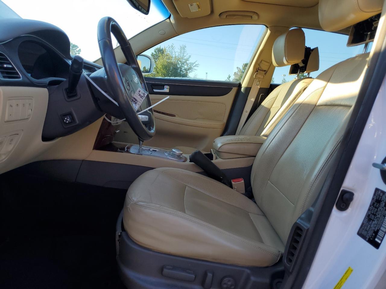 2013 Hyundai Genesis 3.8L - Фото 7