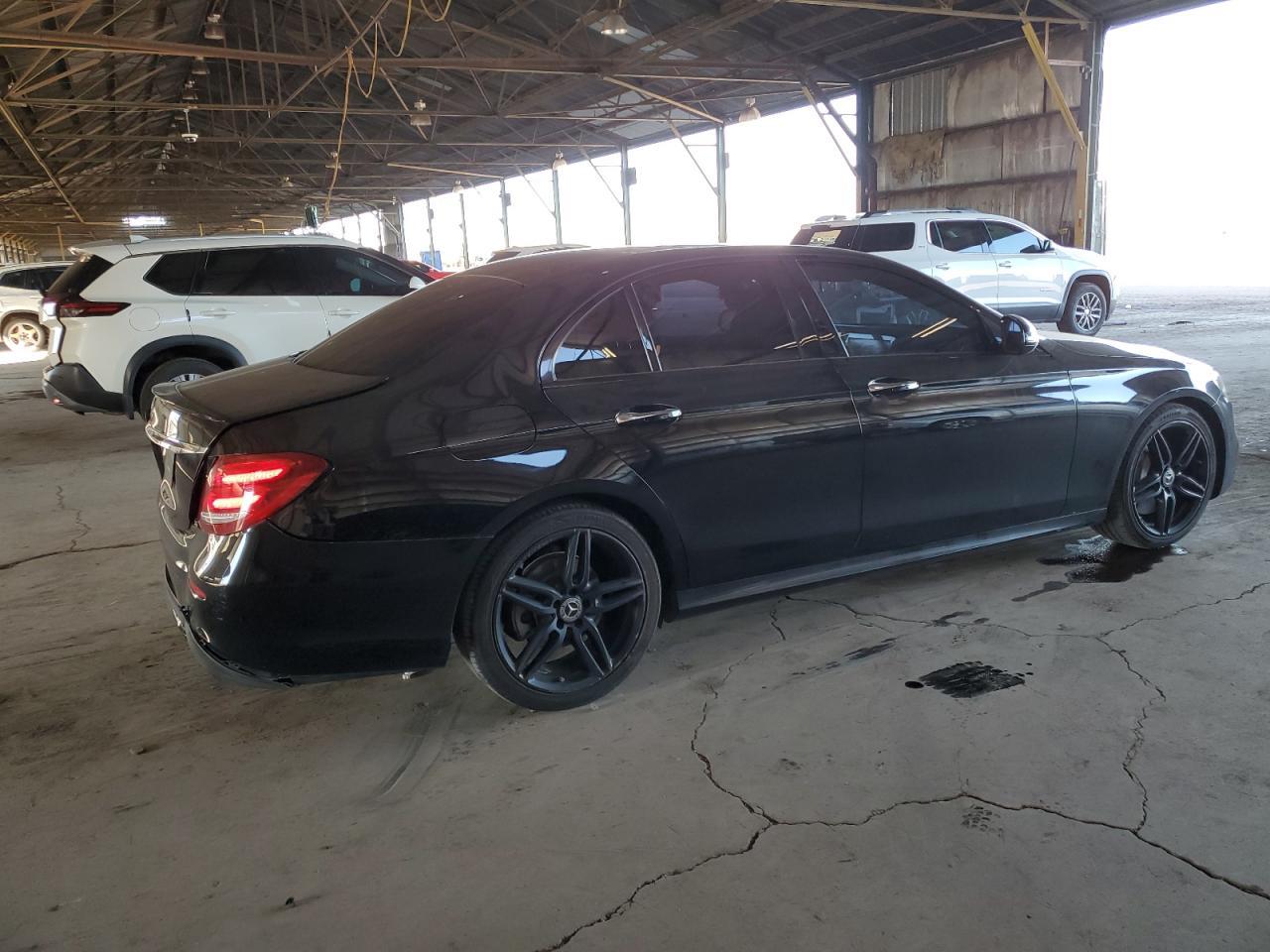 2019 Mercedes-Benz E 300 - Фото 3