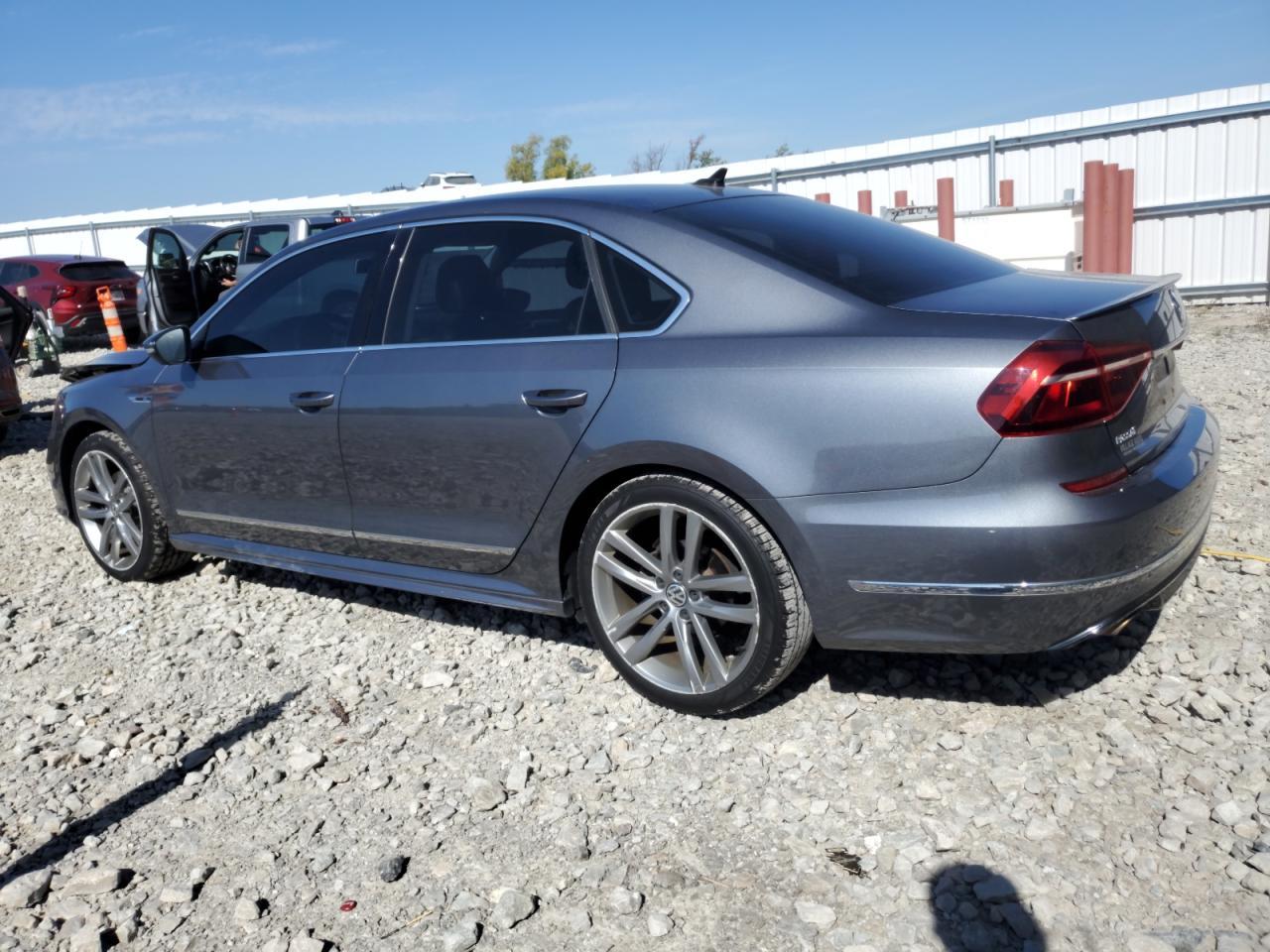 2017 Volkswagen Passat R-Line - Image 2