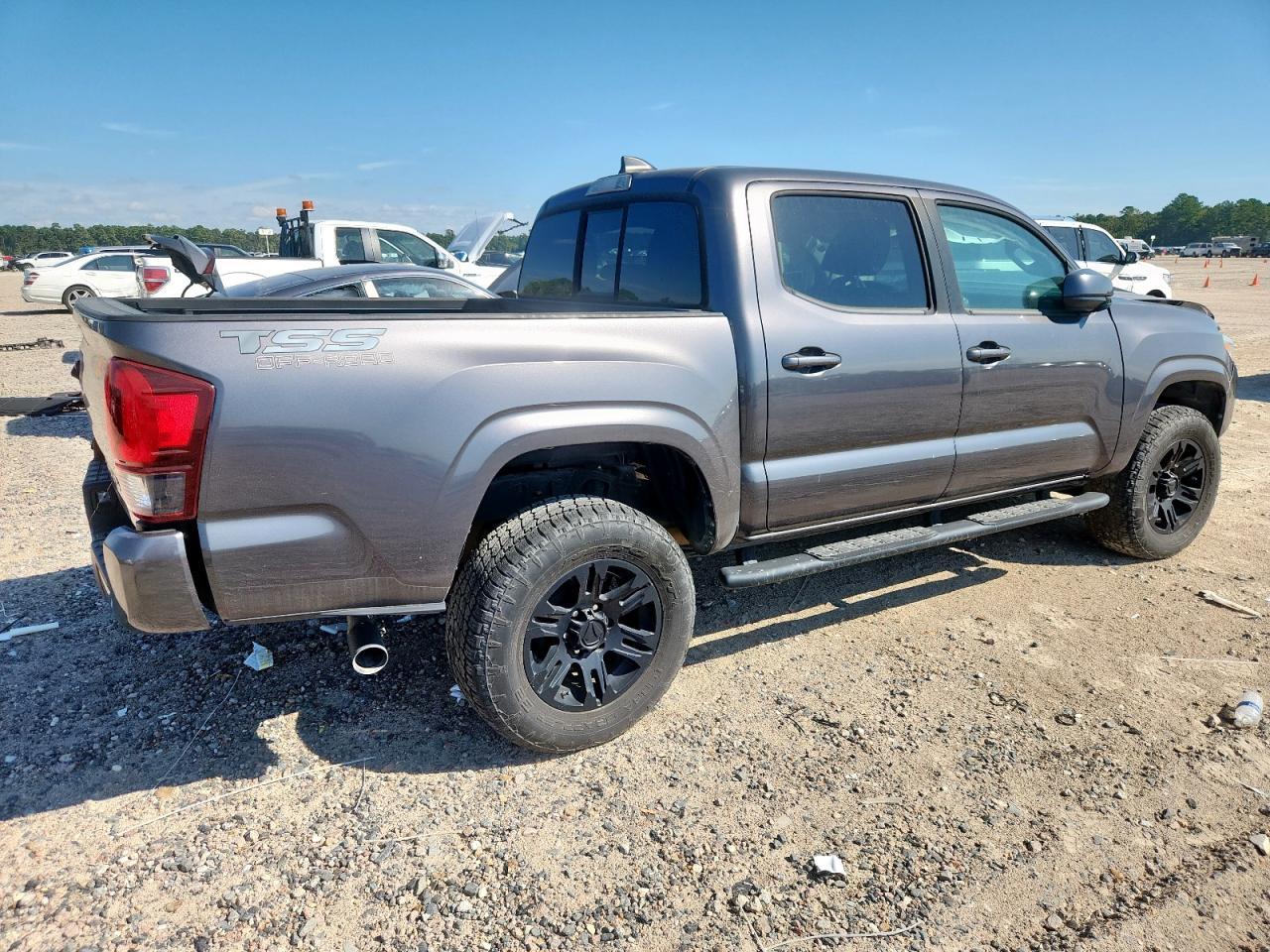 2022 Toyota Tacoma Double Cab - Image 3