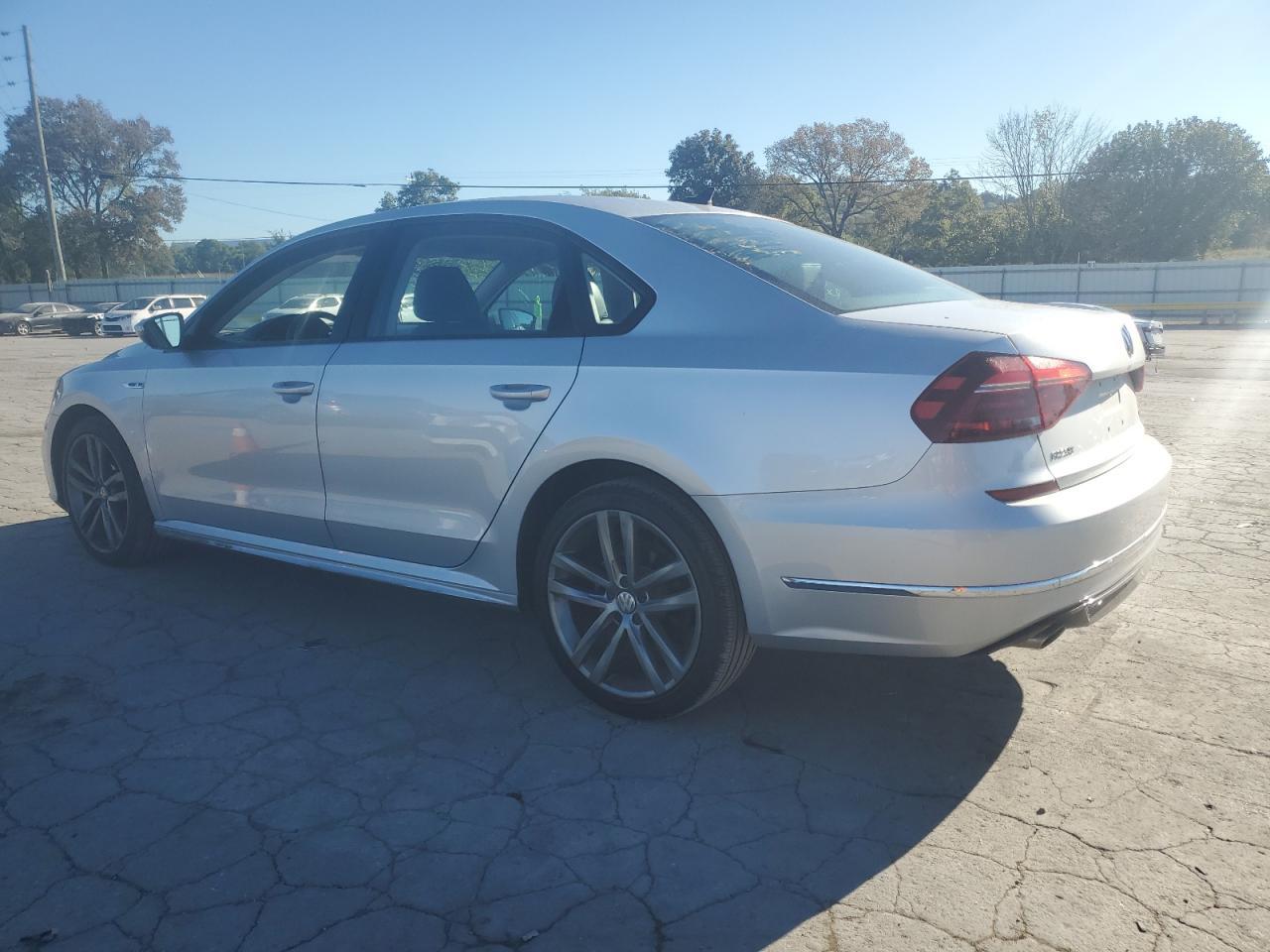 2018 Volkswagen Passat S - Фото 2