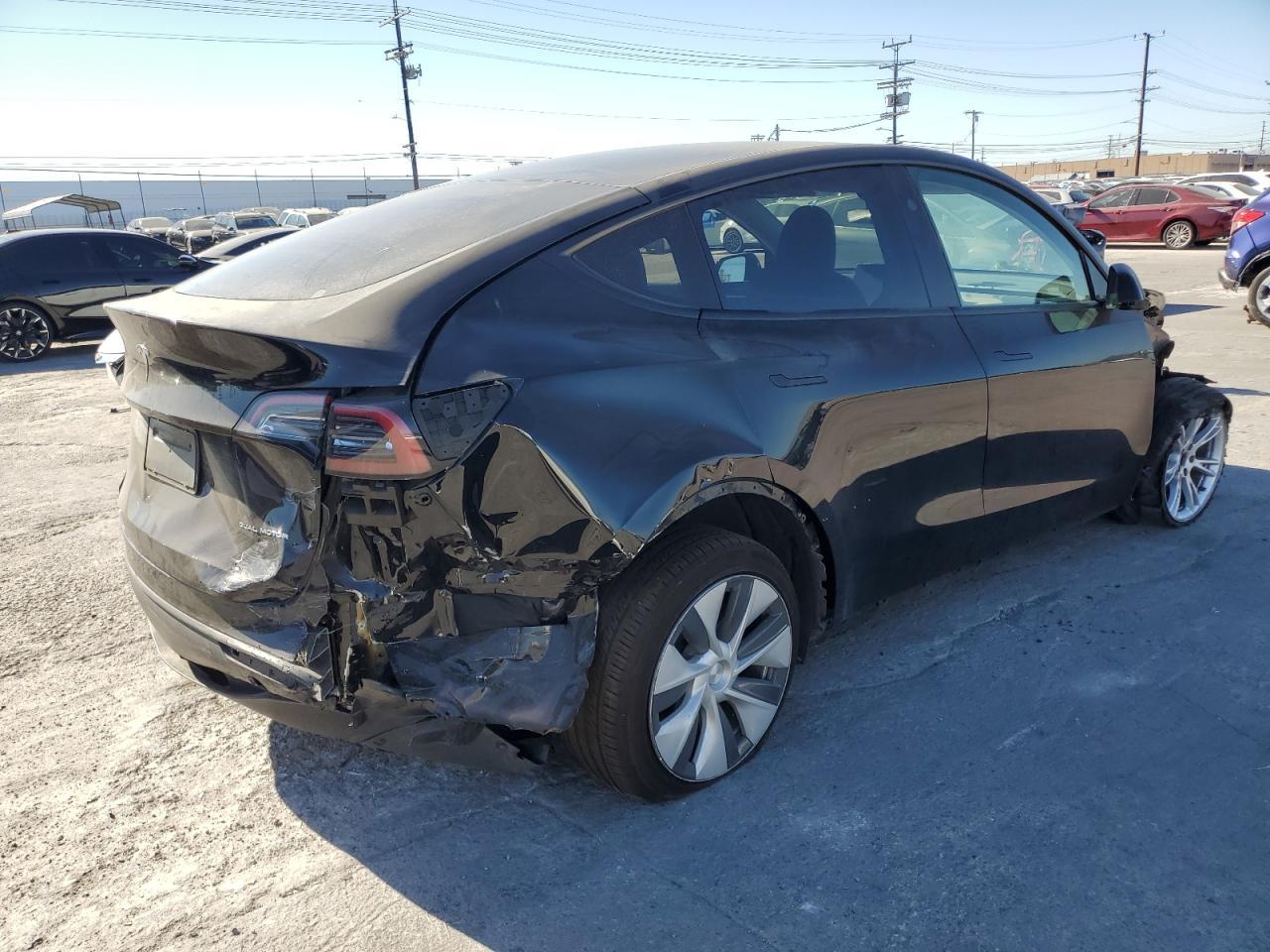 2024 Tesla Y - Фото 3