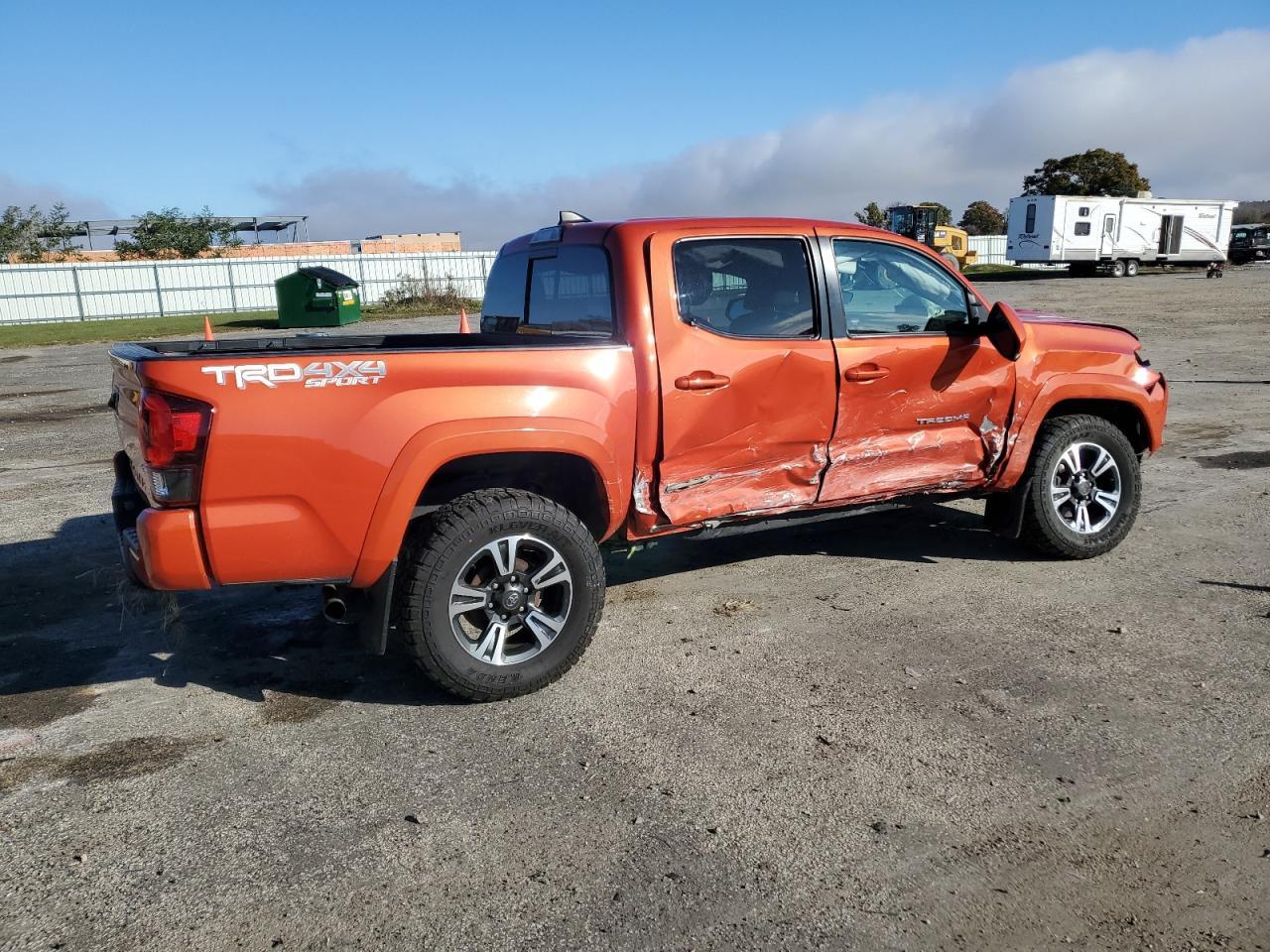 2018 Toyota Tacoma Double Cab - Фото 3