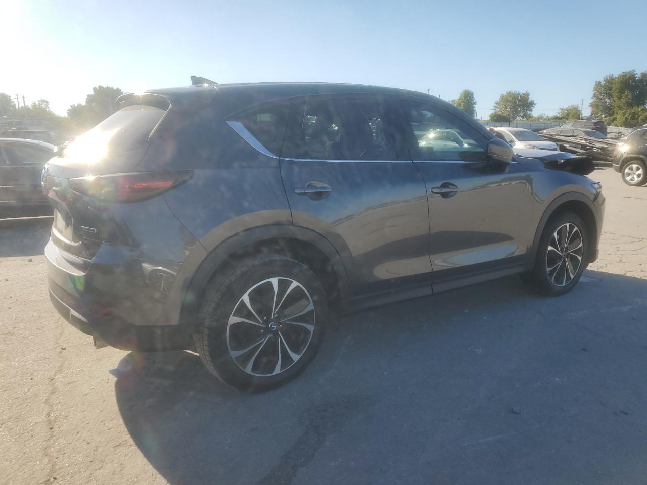 2022 Mazda Cx-5 Premium - Image 3