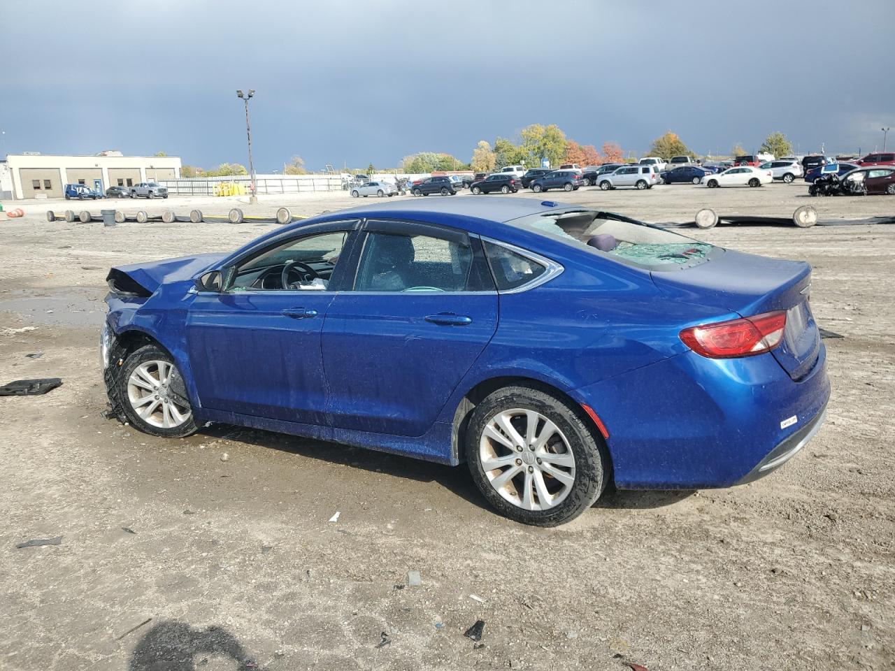 2015 Chrysler 200 Limited - Фото 2