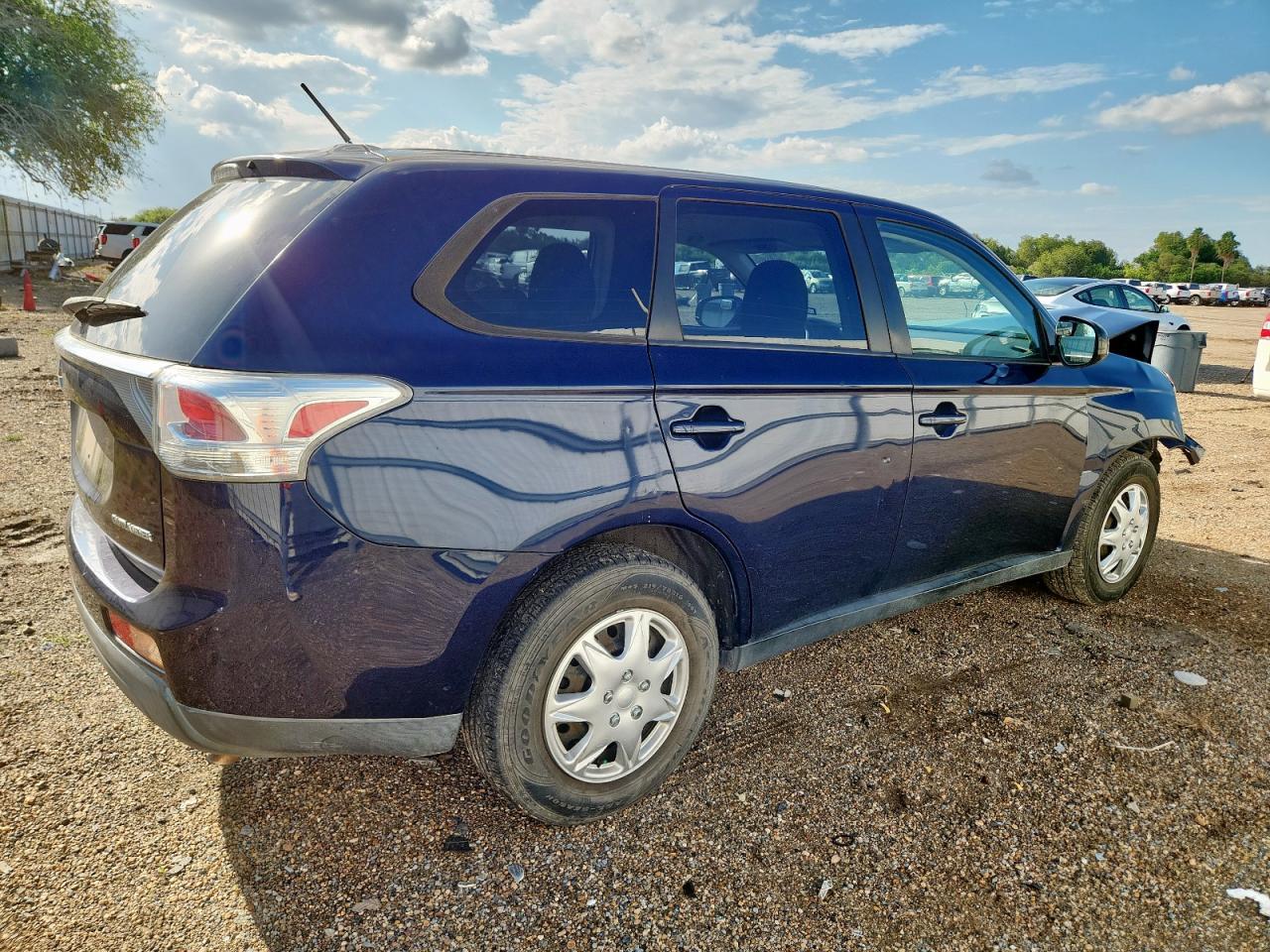 2014 Mitsubishi Outlander Es - Фото 3