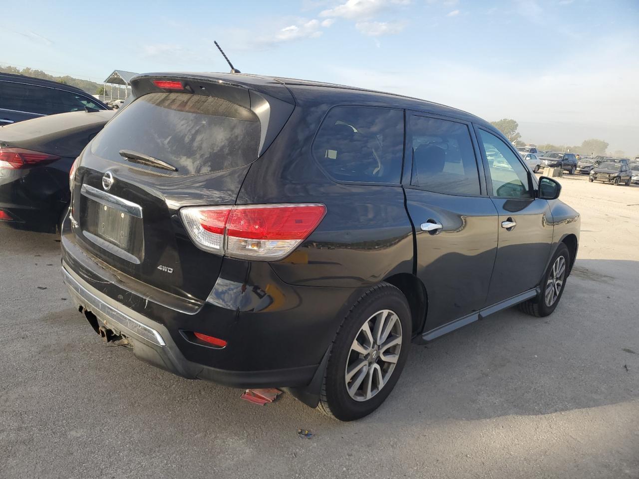 2013 Nissan Pathfinder S - Фото 3