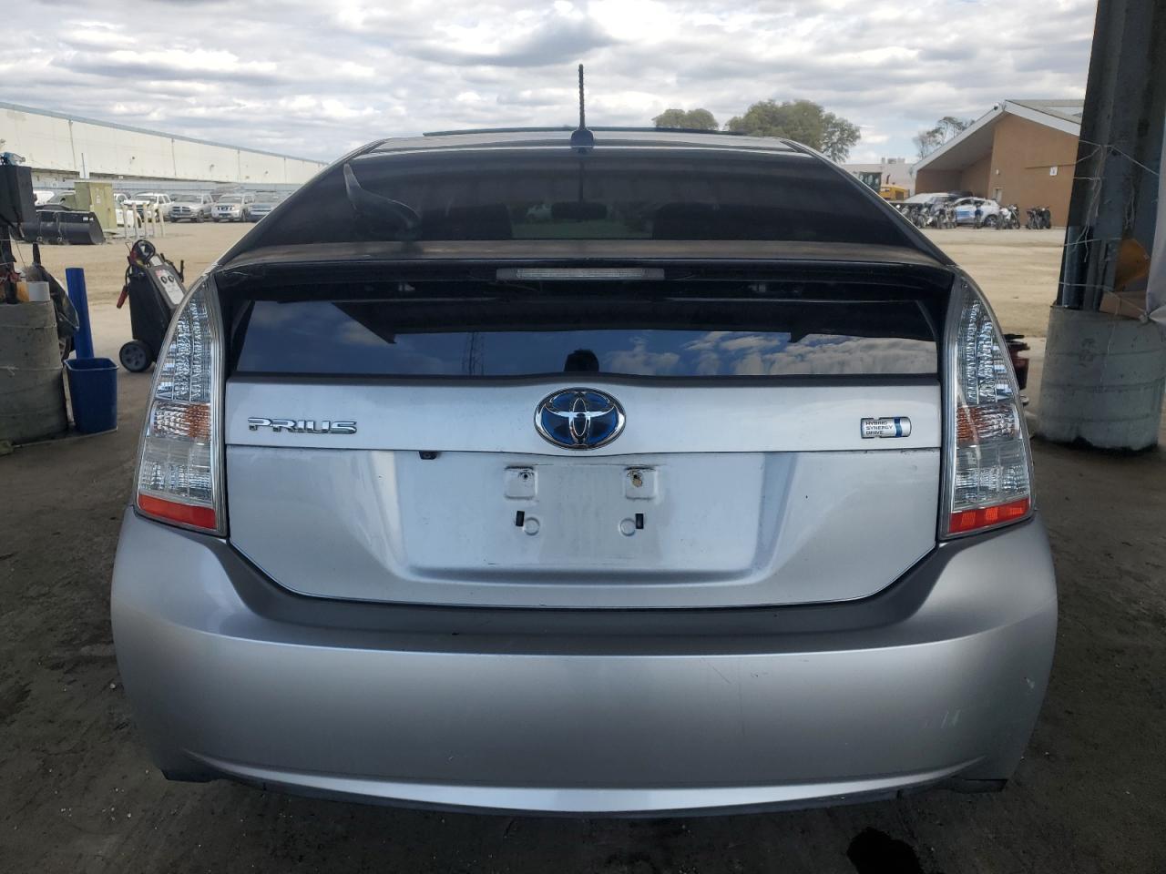 2011 Toyota Prius - Image 6