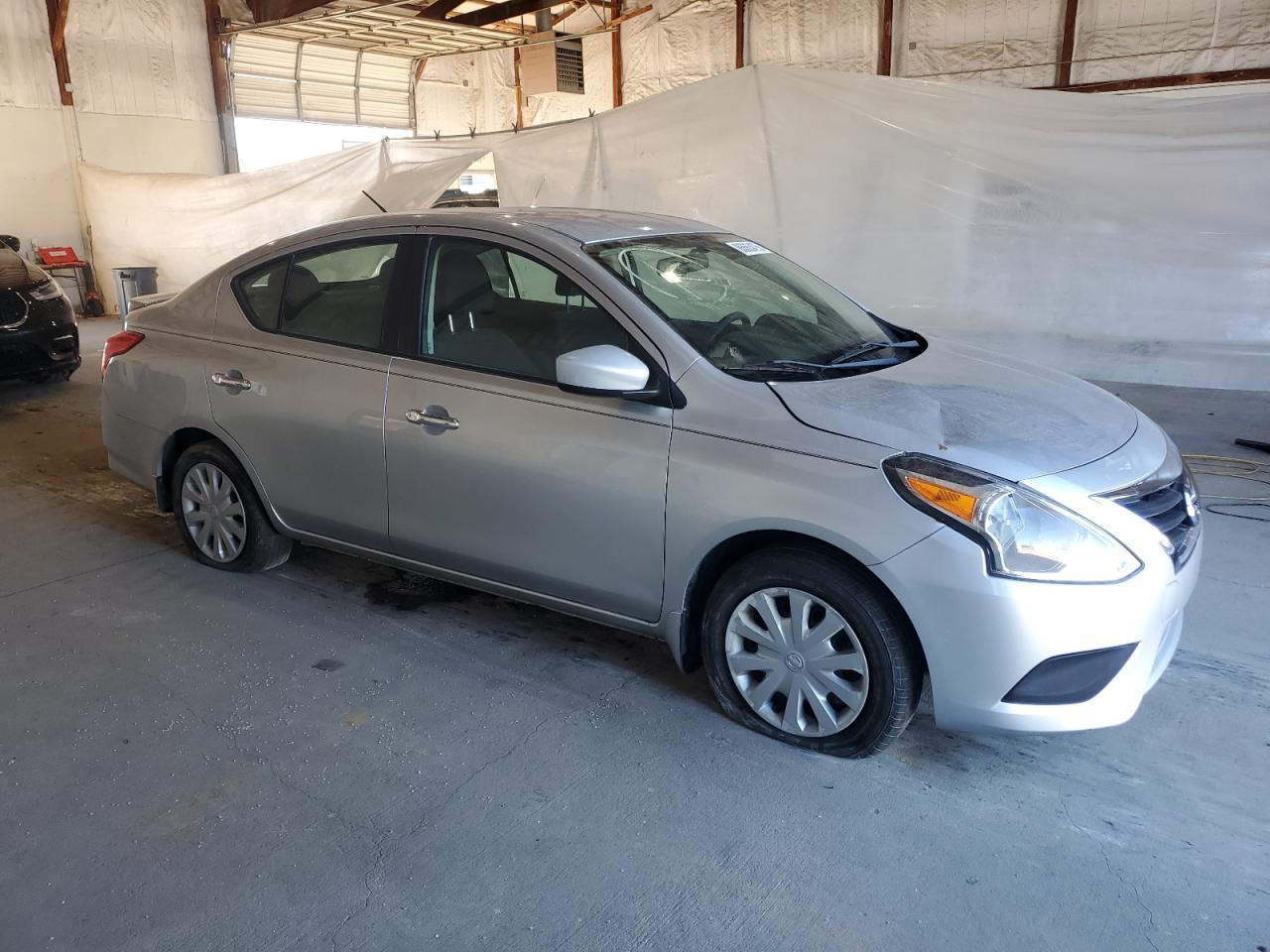 2015 Nissan Versa S - Фото 4