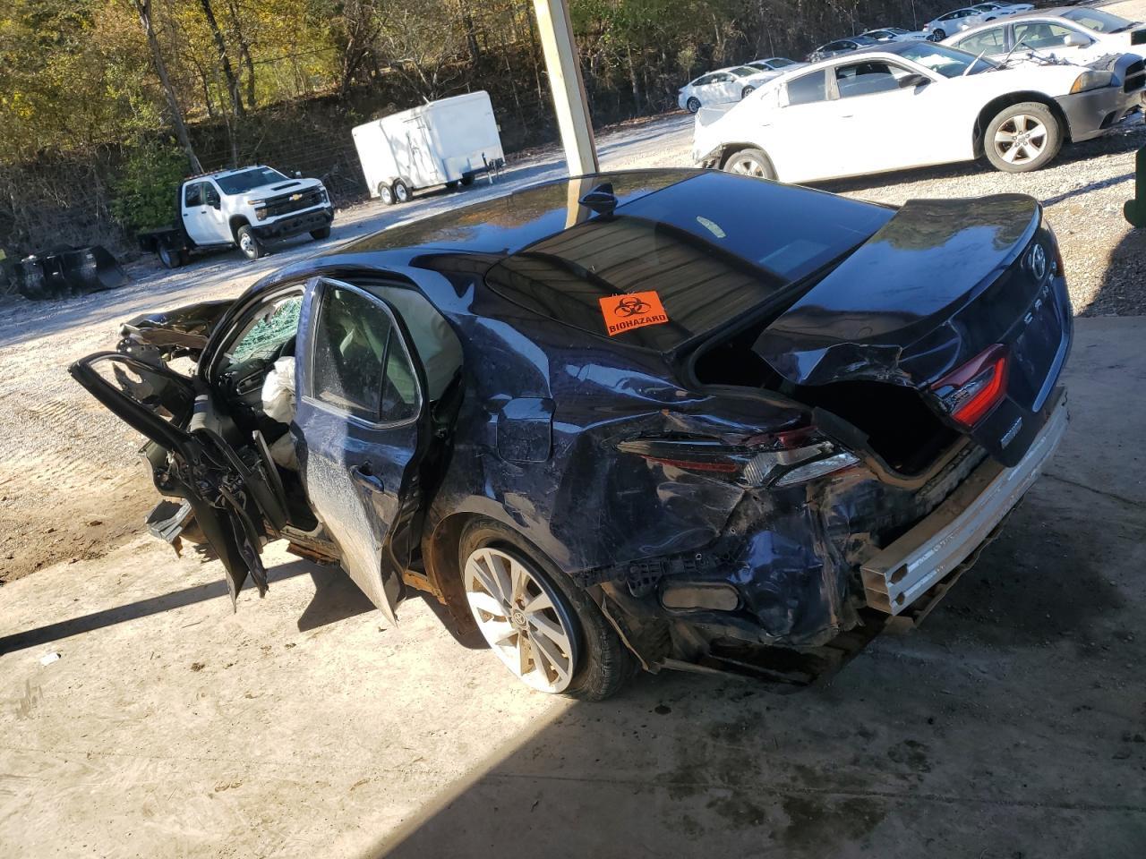 2022 Toyota Camry Le - Фото 2