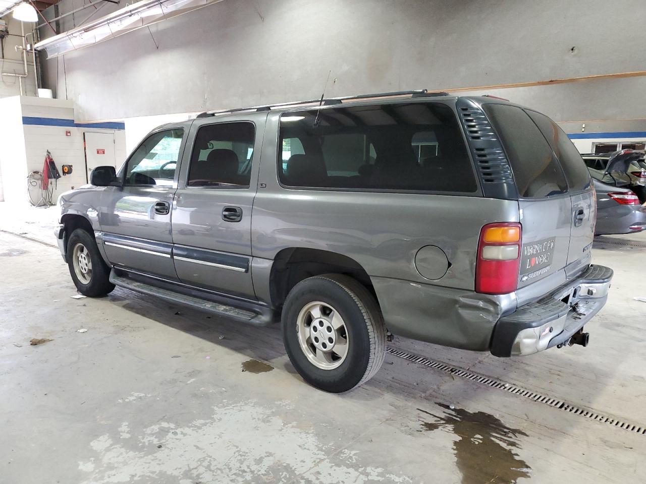 2001 Chevrolet Suburban C1500 - Image 2