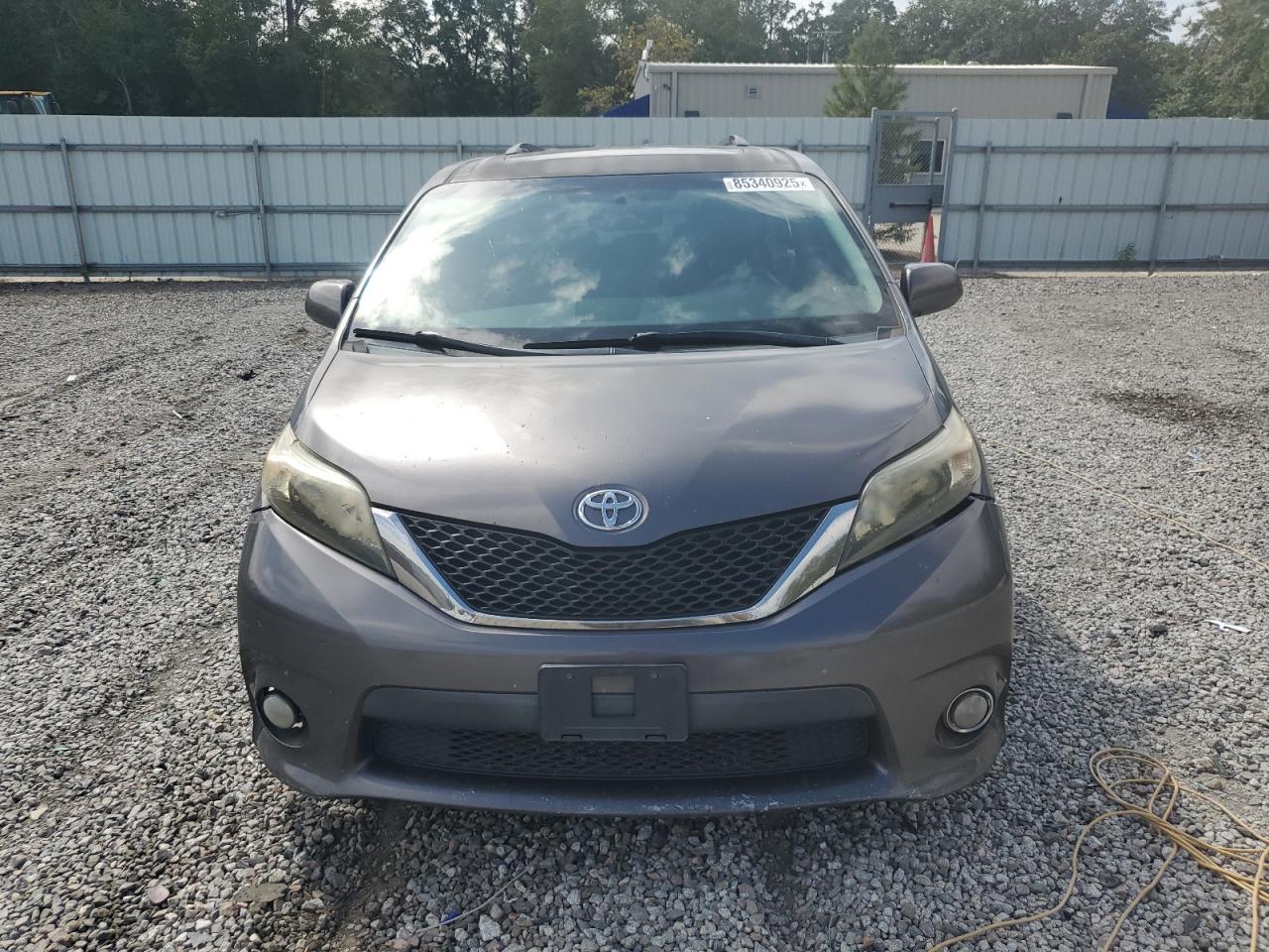 2012 Toyota Sienna Sport - Image 5