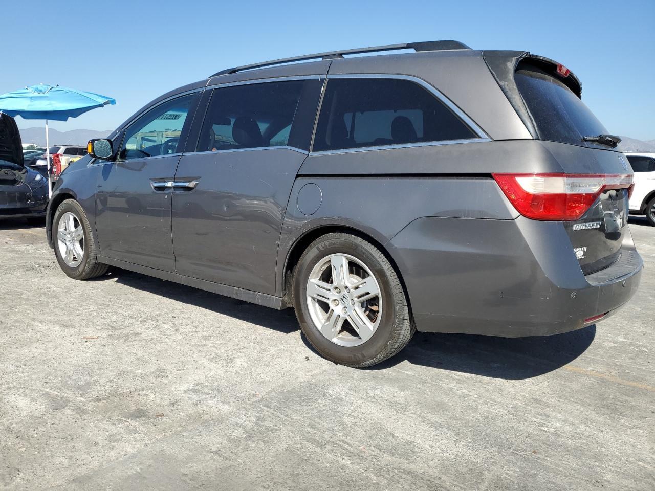 2011 Honda Odyssey Touring - Фото 2