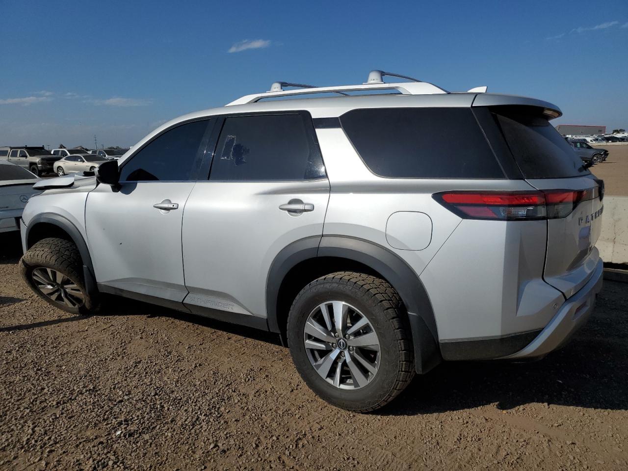 2023 Nissan Pathfinder Sl - Фото 2