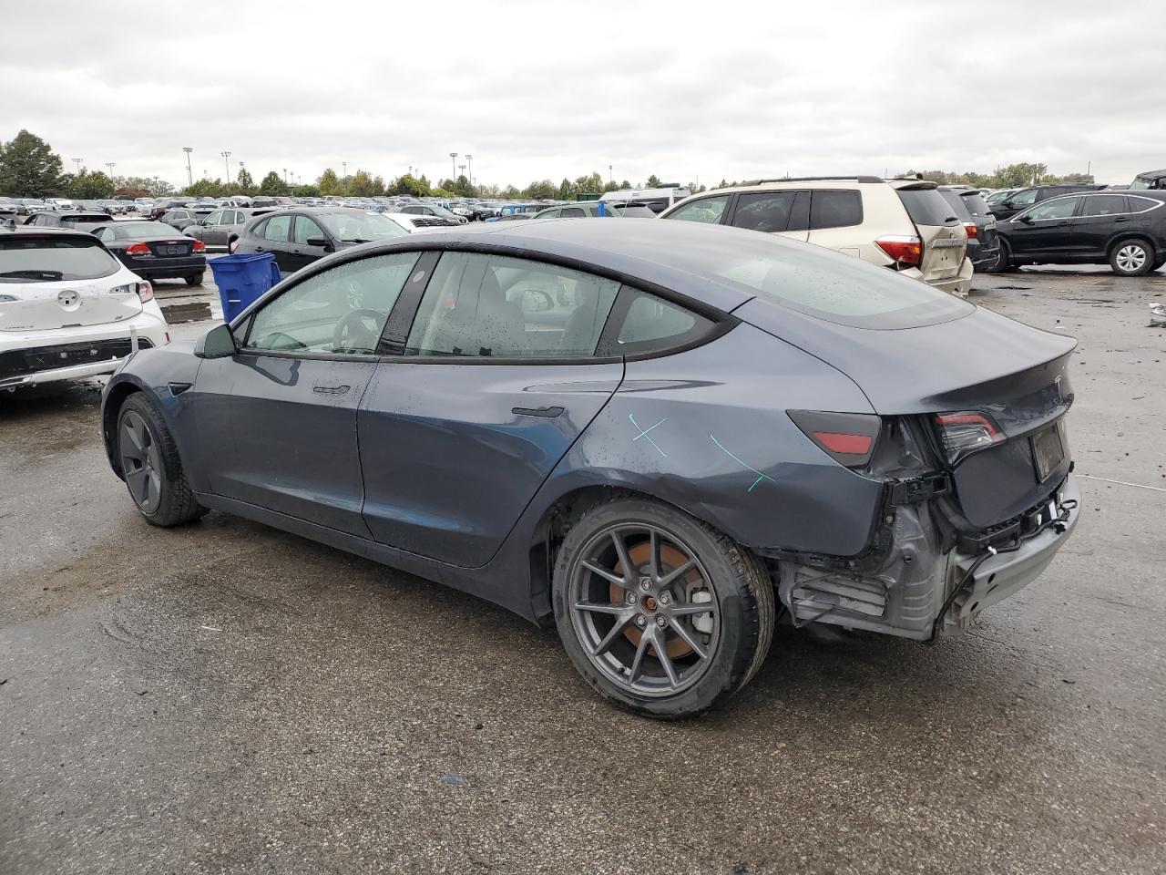 2023 Tesla Model 3 - Фото 2