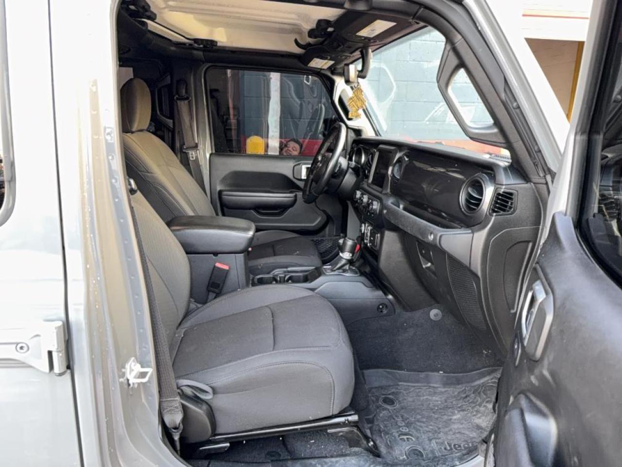 2022 Jeep Gladiator Sport - Image 5